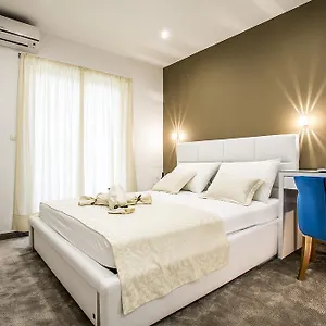  Apartment Holiday &