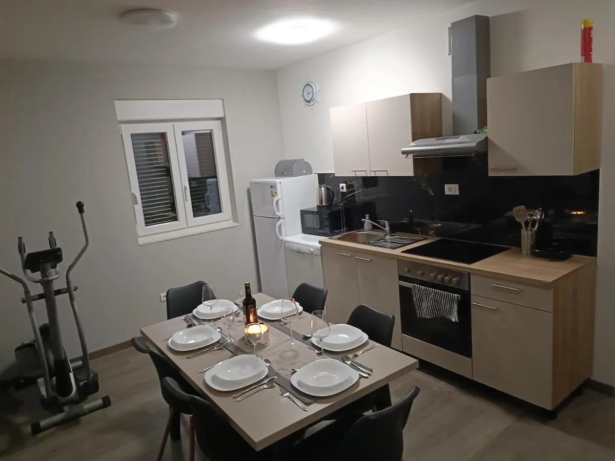Nicol Apartment Split