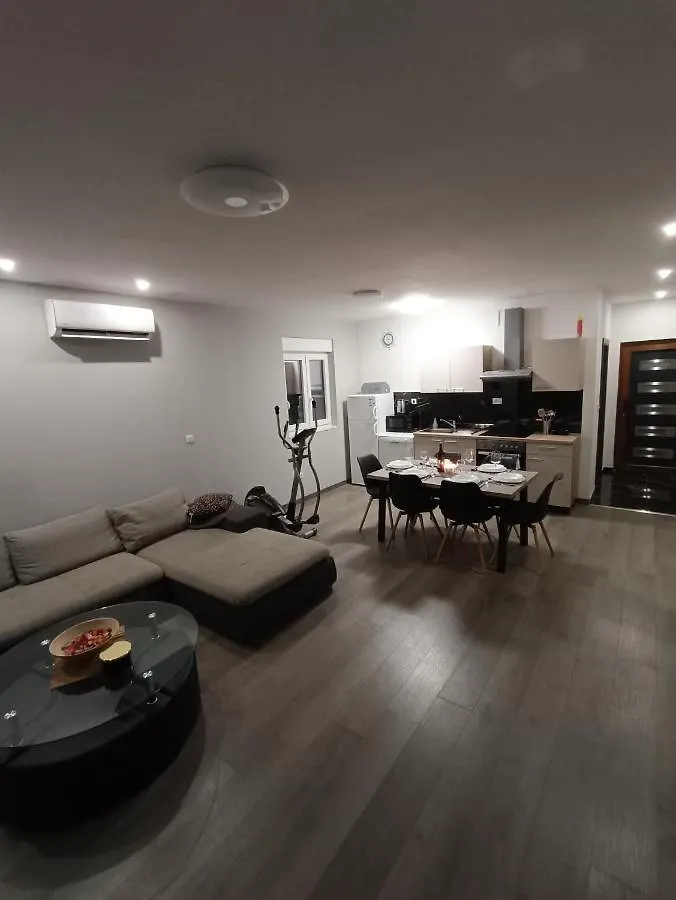 Nicol Apartment Split