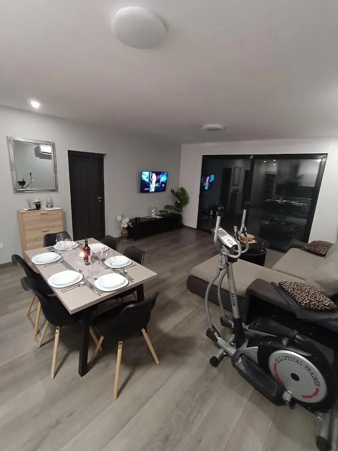 Nicol Apartment Split